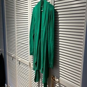 Kelly green cardigan. For St Patty’s Day!Cotton and rayon. Hi low size L